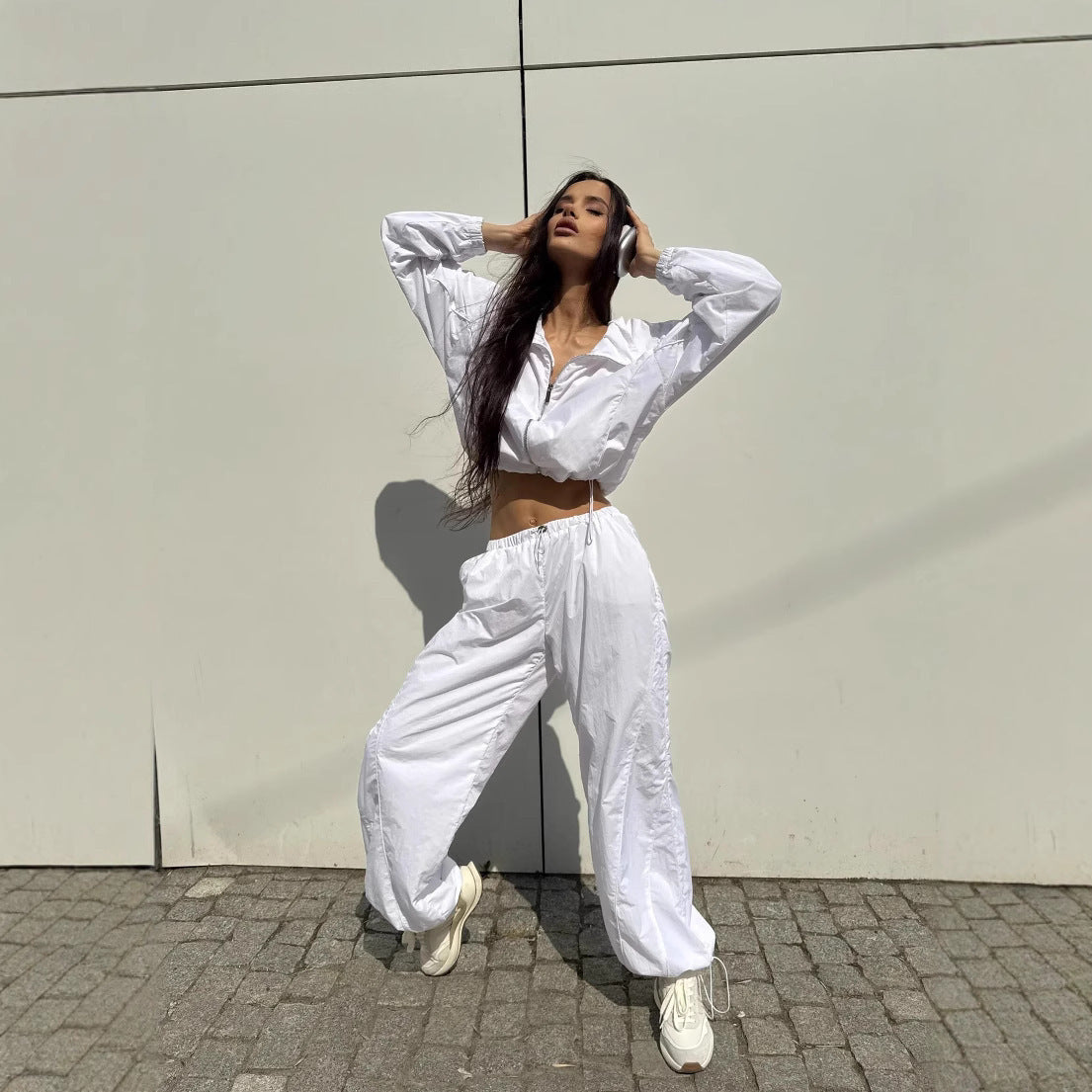 Damen funktionale Windjacke mit kurzem Schnitt und reflektierenden Akzenten Stalluxe