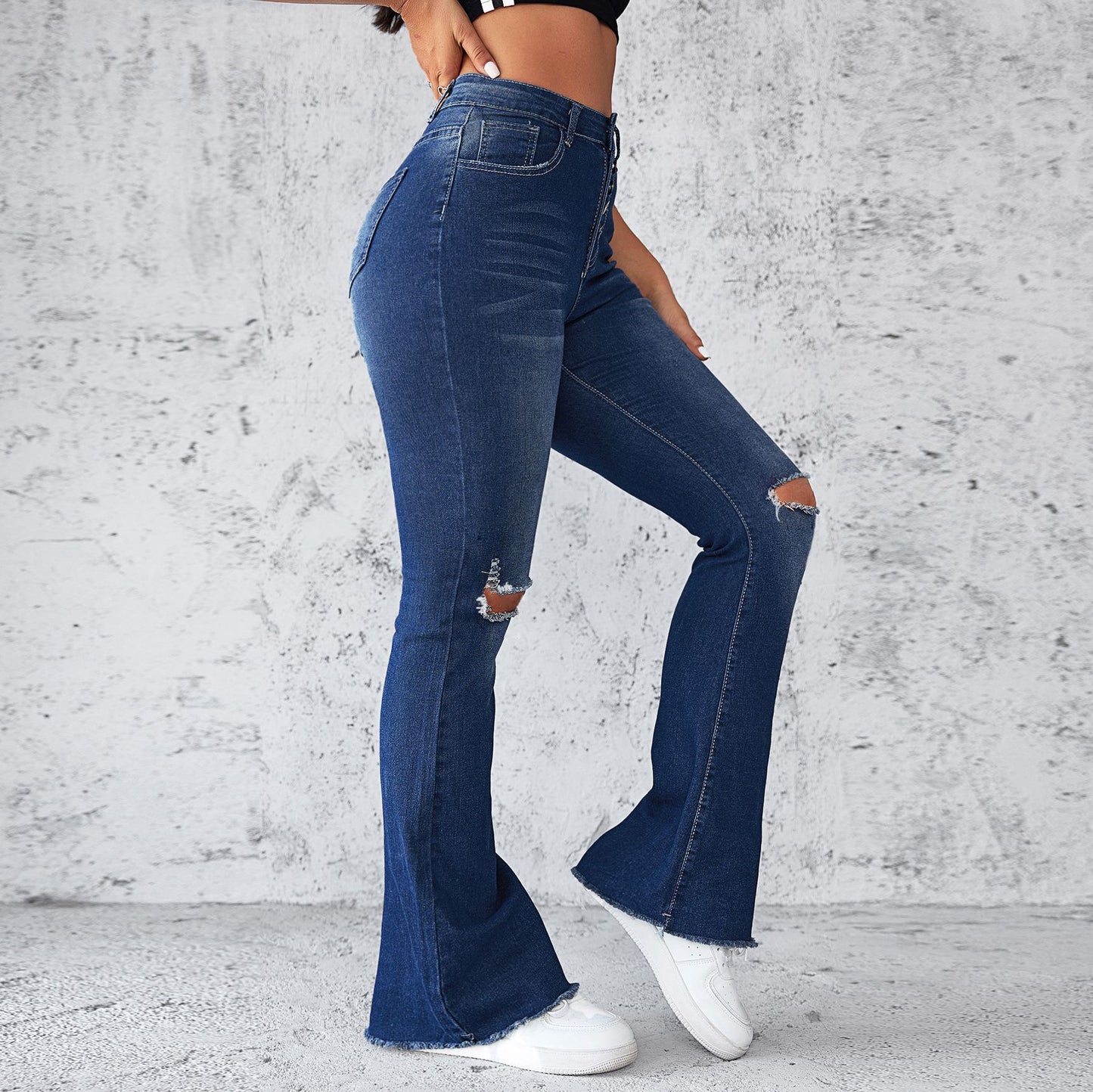 Damen Schlagjeans mit distressed Details und hohem Bund Stalluxe