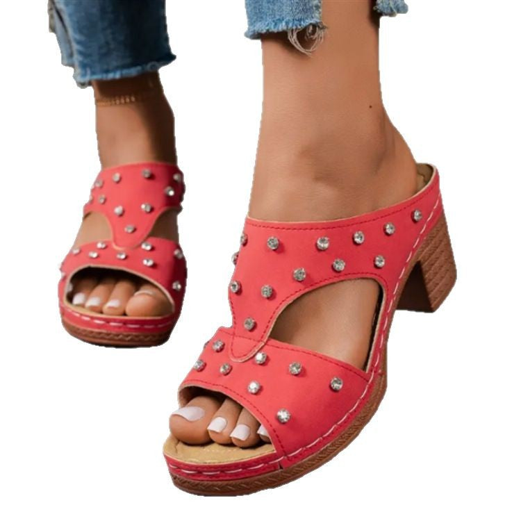 Damen Plattform-Sandalen mit modischen Nieten und bequemem Fußbett Stalluxe