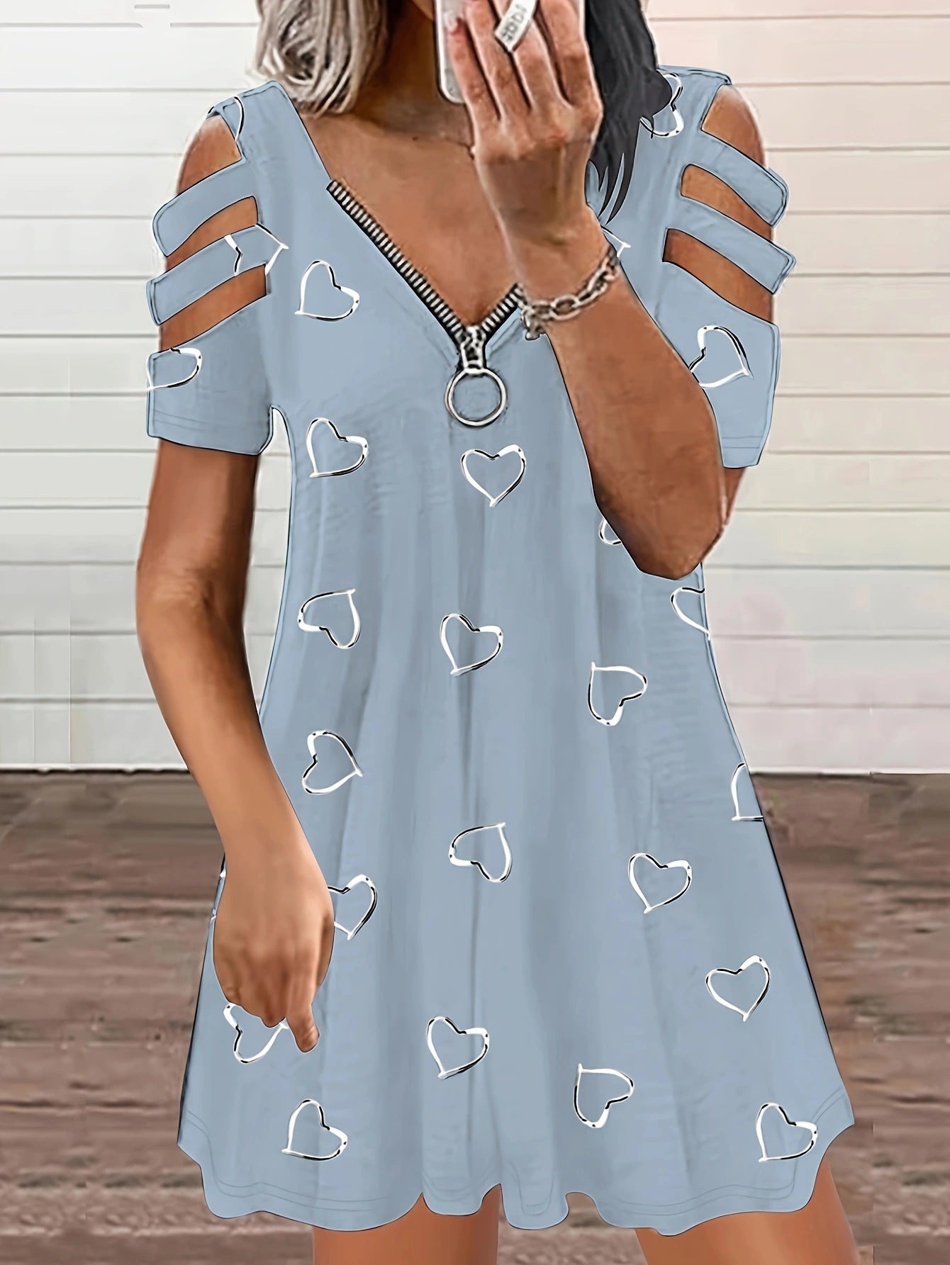 Damen Freizeitkleid mit Cut-Out-Ärmeln und Herzmuster Stalluxe