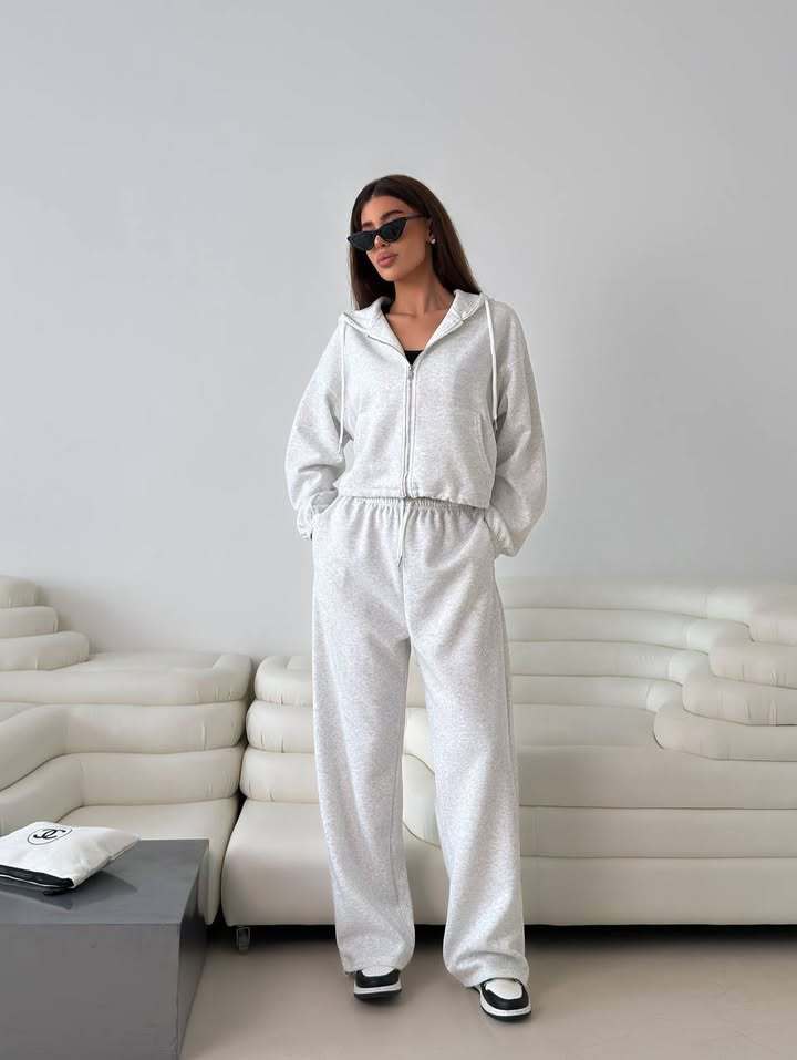 Damen modischer Hoodie mit kurzem Schnitt und passenden Jogginghosen Stalluxe