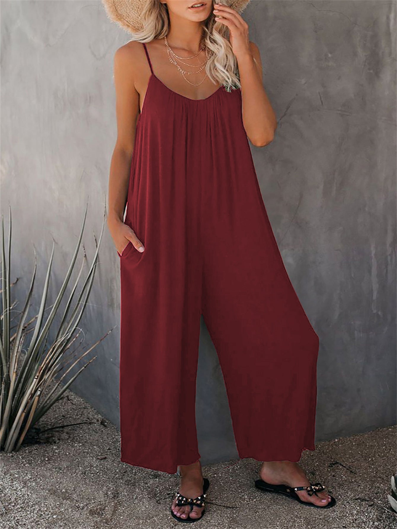 Damen Lässiger Sommer-Jumpsuit mit tiefem Ausschnitt und praktischen Taschen Stalluxe