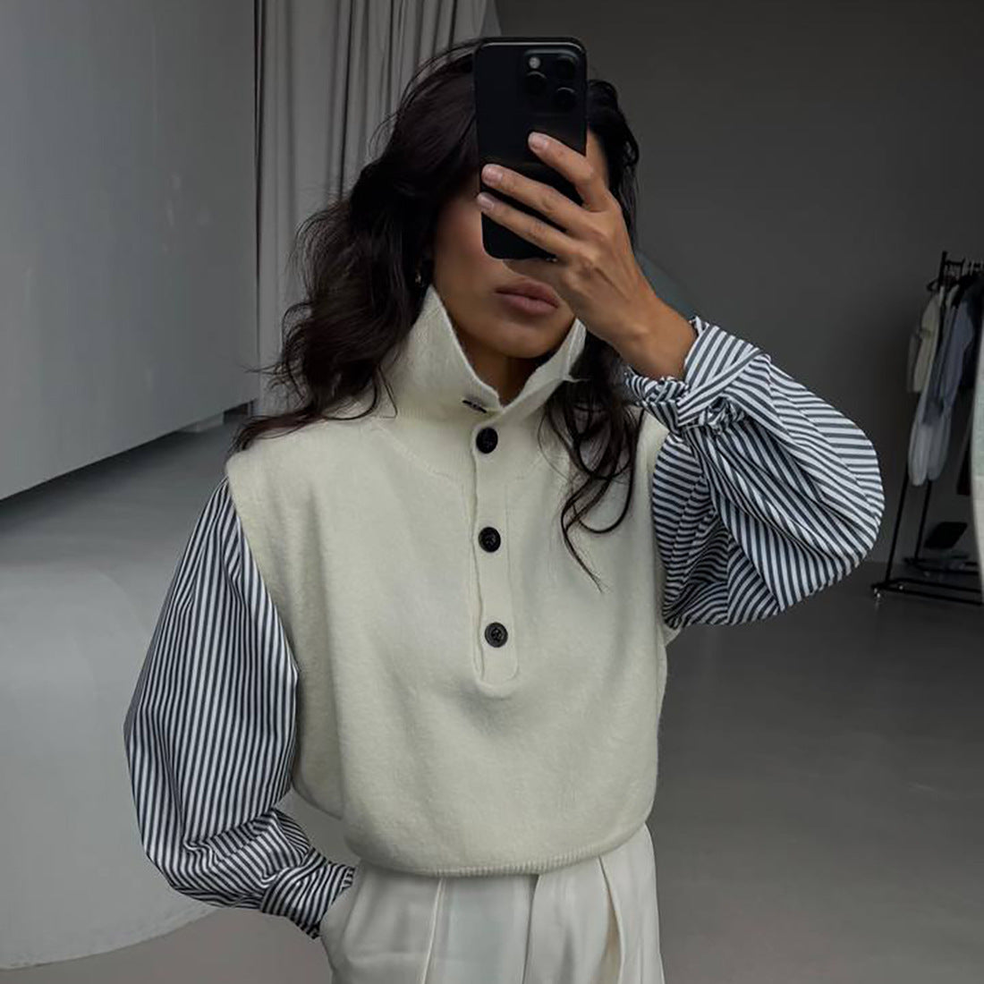 Damen Strickpullover mit hochabschließendem Kragen und Knopfdetails Stalluxe