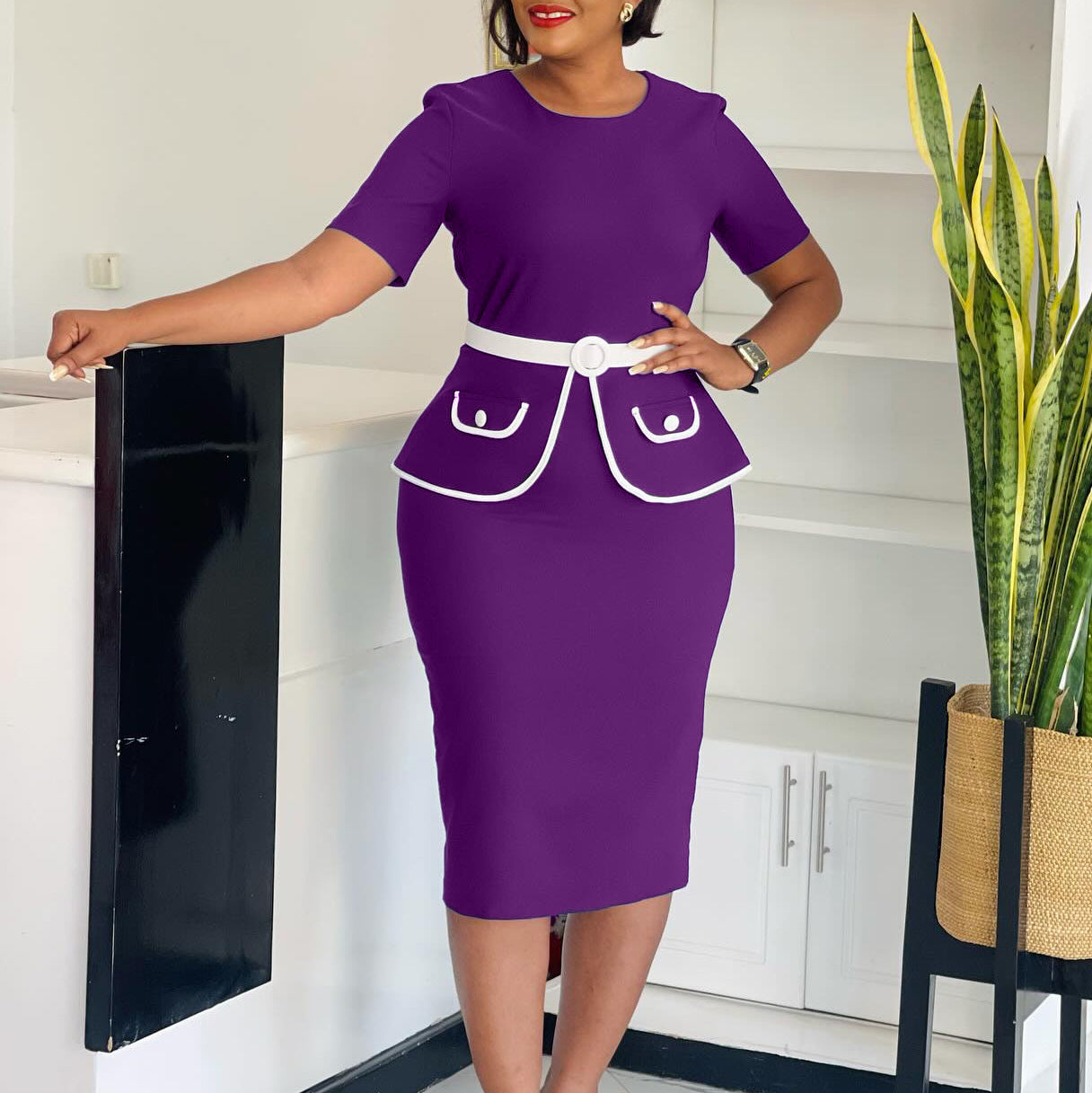Damen Elegantes Tailliertes Kleid mit peppiger Taschenapplikation und breitem Gürtel Stalluxe