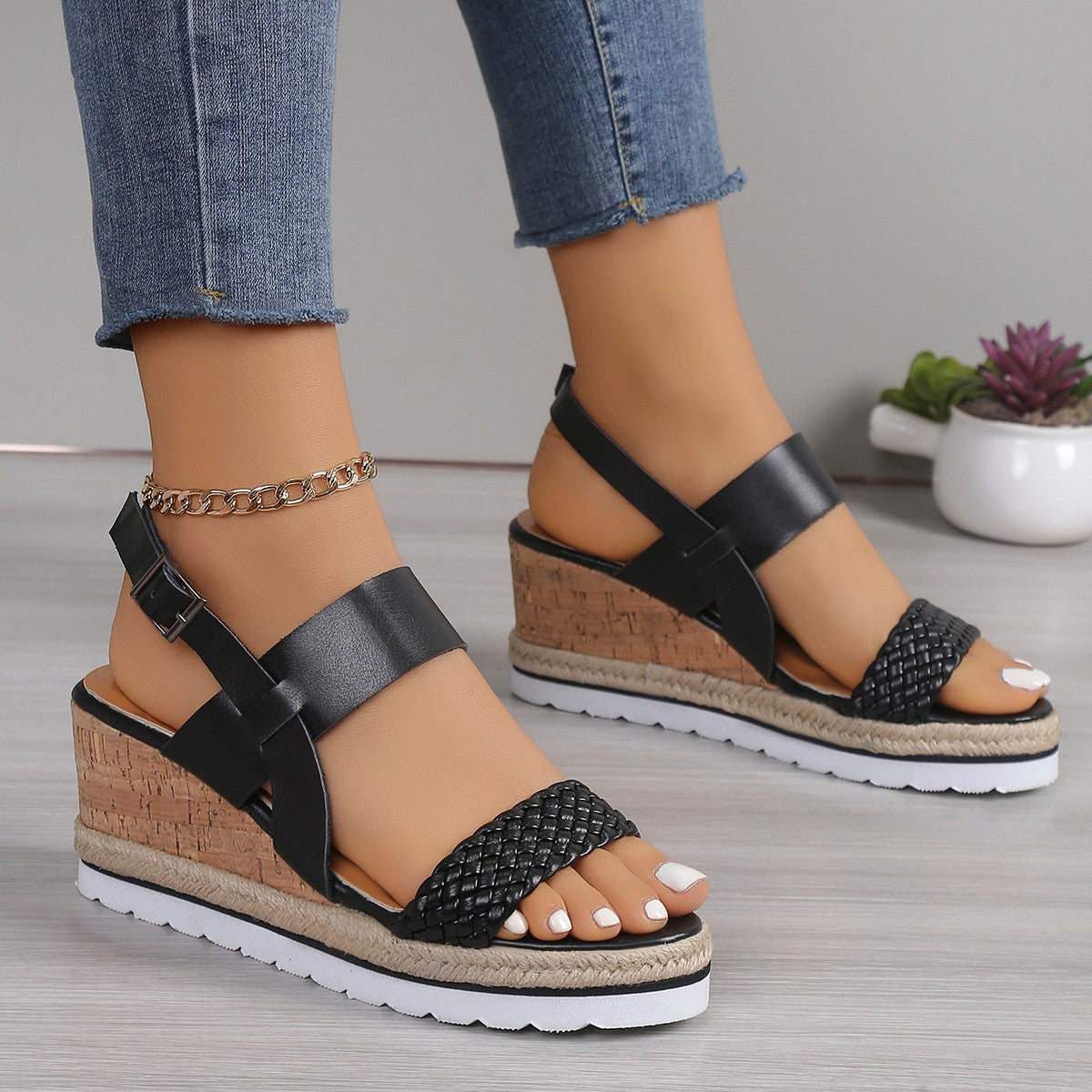 Damen Keil-Sandalen mit raffiniertem Riemen-Design und bequemer Korksohle Stalluxe
