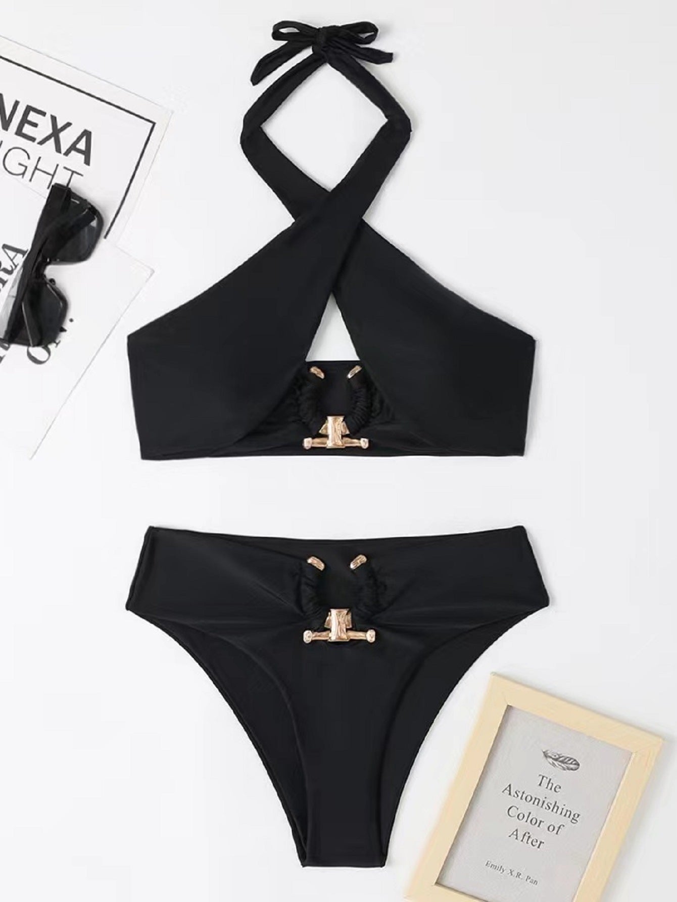 Damen Bikini-Set mit raffinierten Knoten-Details und goldenen Akzenten Stalluxe