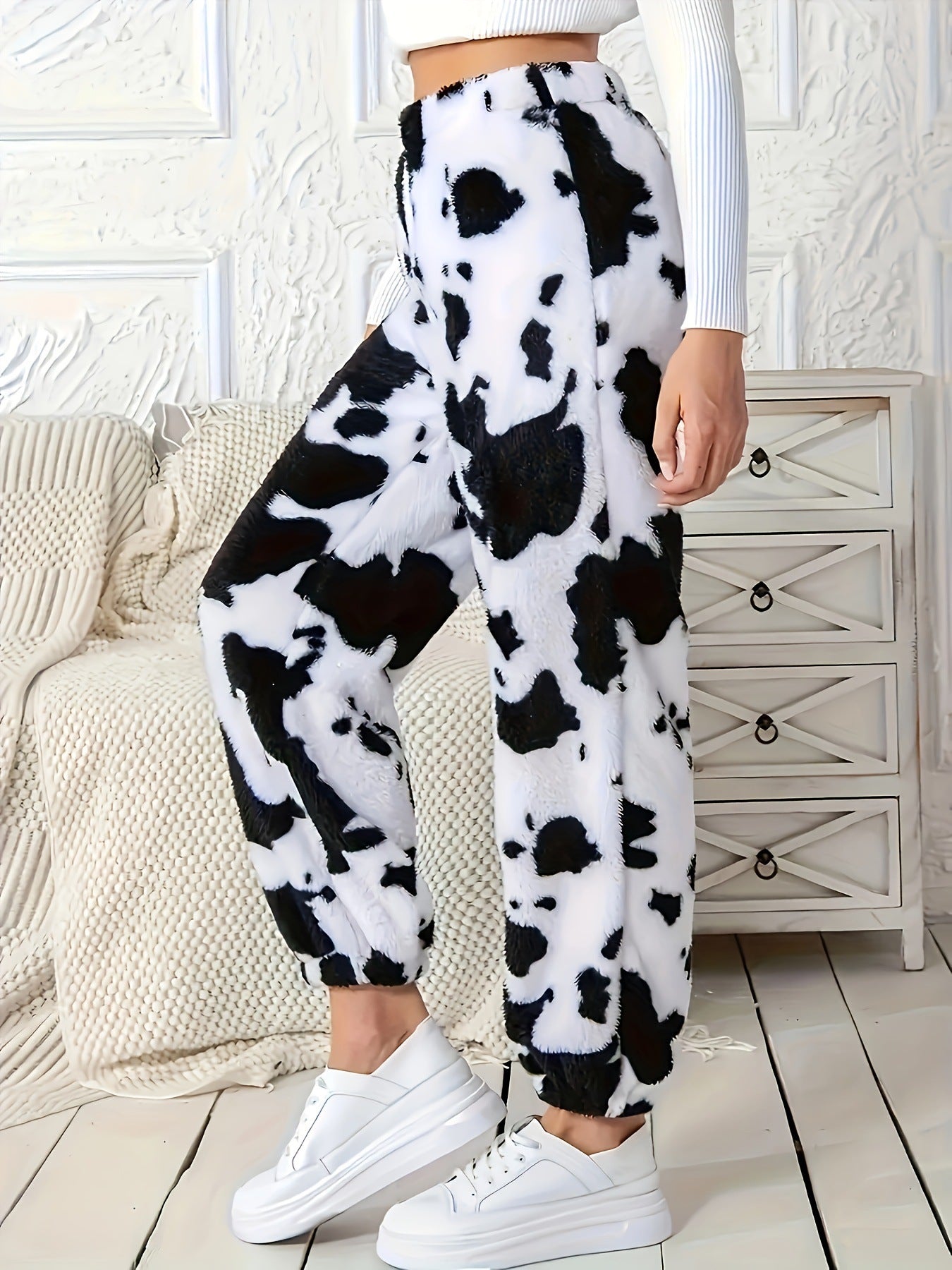 Damen trendige und bequeme Jogginghose mit Kuhmuster Stalluxe