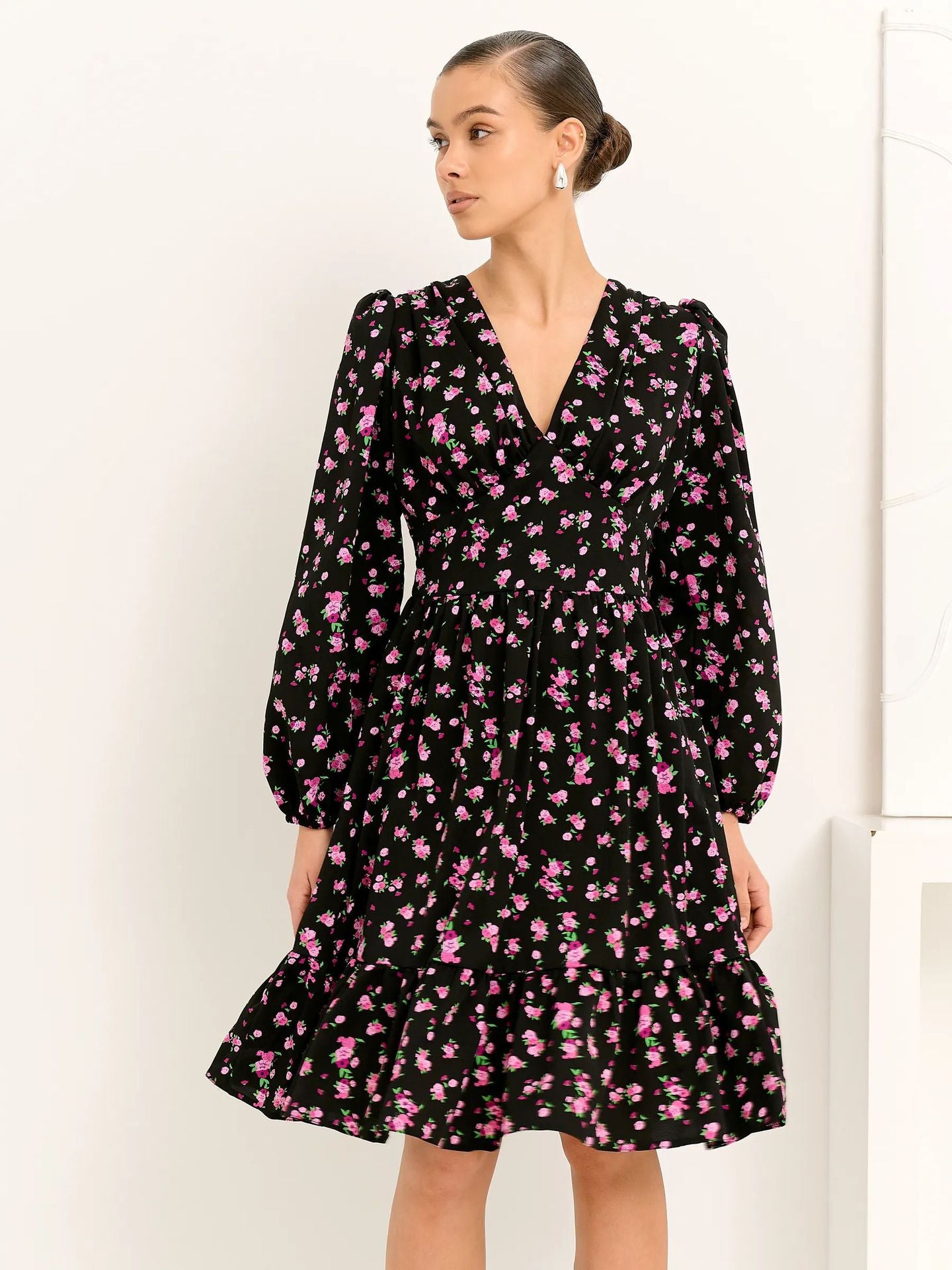 Damen elegantes Wickelkleid mit voluminösen Ärmeln und floralem Design Stalluxe