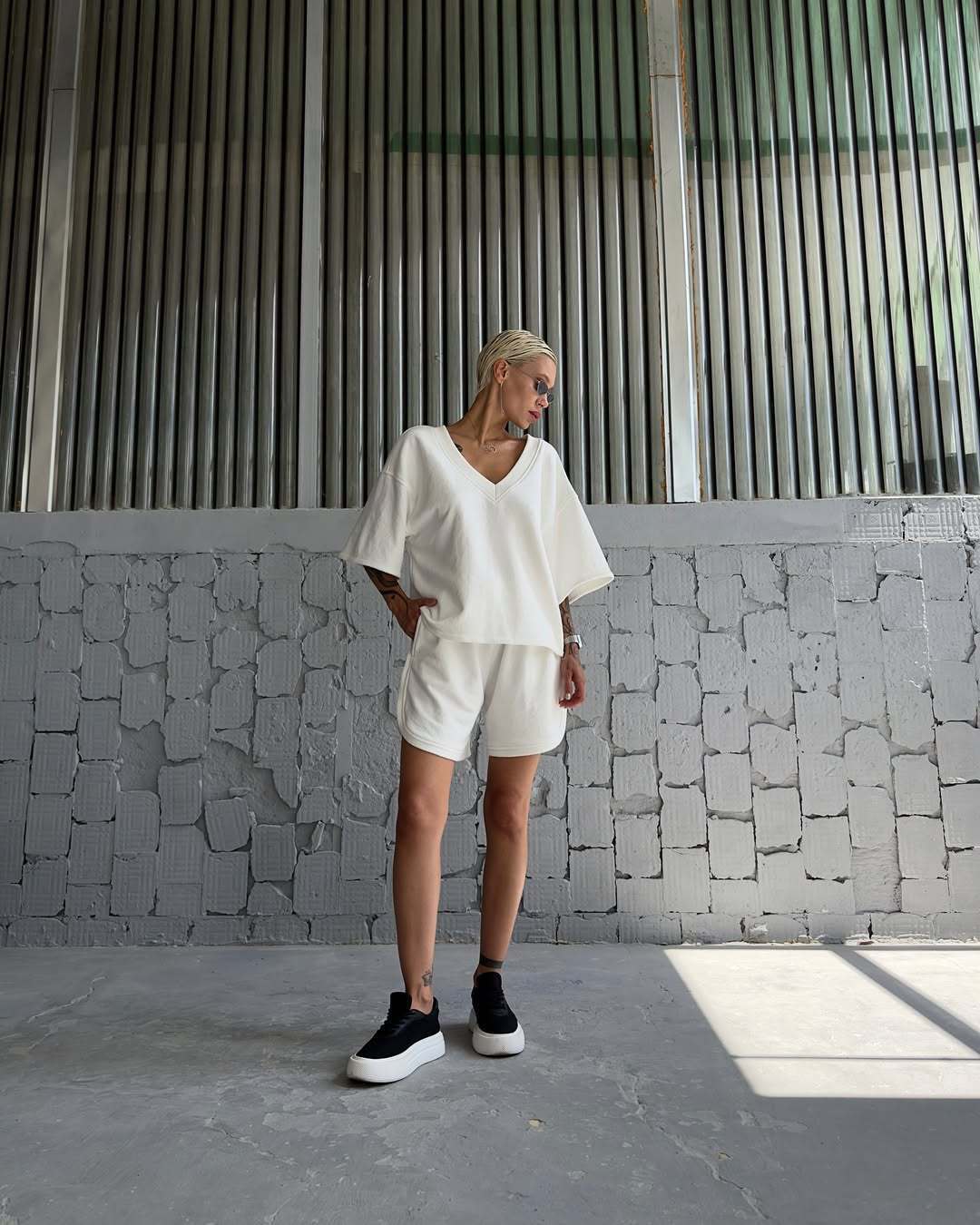 Damen lässiges V-Ausschnitt Set mit bequemen Shorts und oversized Oberteil Stalluxe