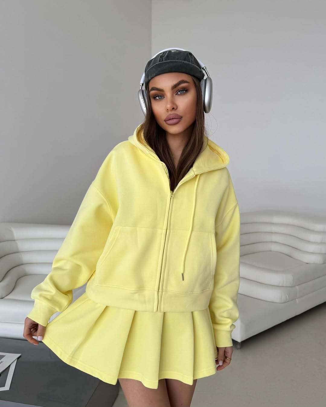 Damen Kapuzenjacke und Rock-Set mit lässigem Schnitt und praktischen Taschen Stalluxe
