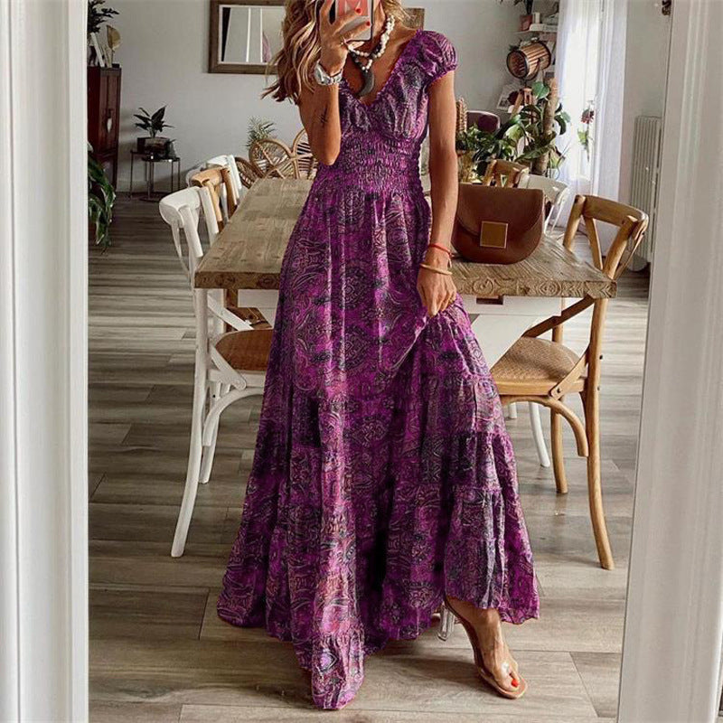Damen Maxikleid mit tiefem V-Ausschnitt und femininem Muster Stalluxe