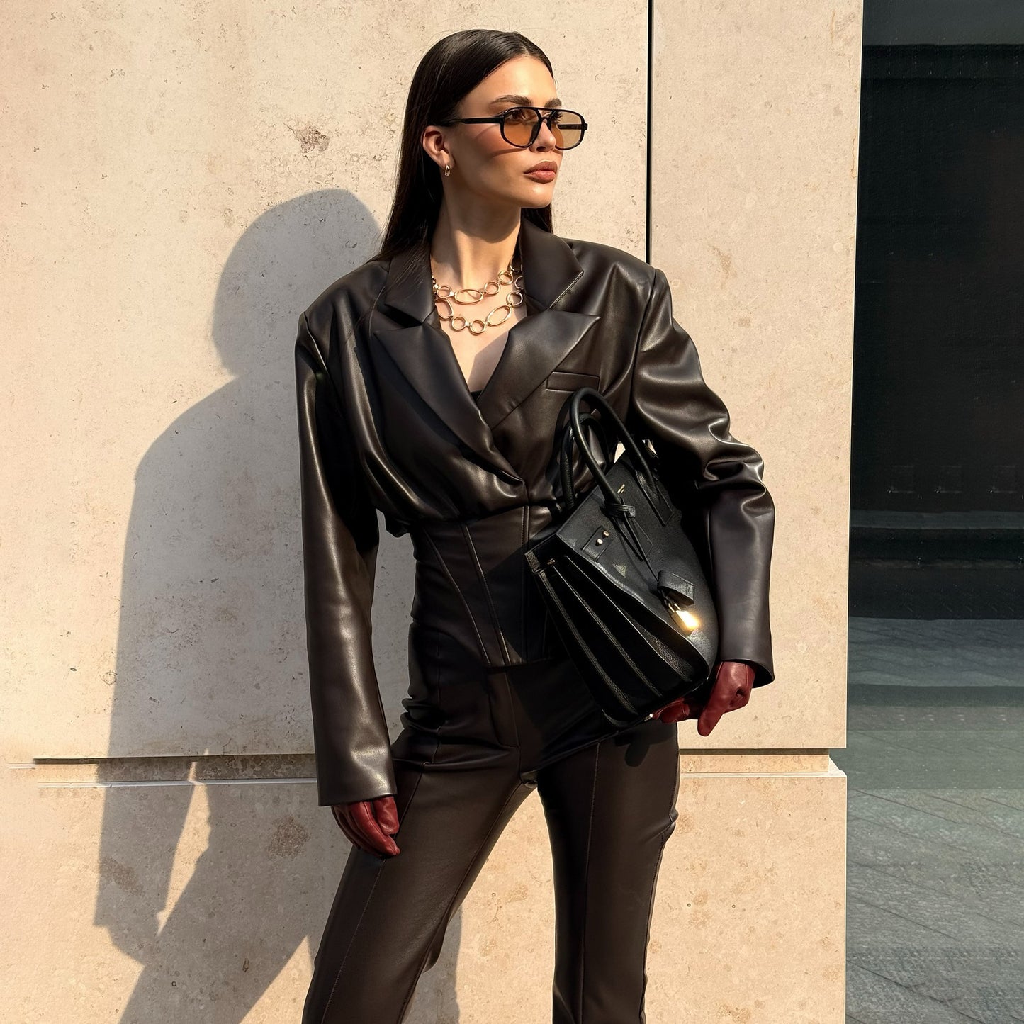 Damen Elegantes Lederanzug mit modischem Blazer und schmal geschnittenen Hosen Stalluxe