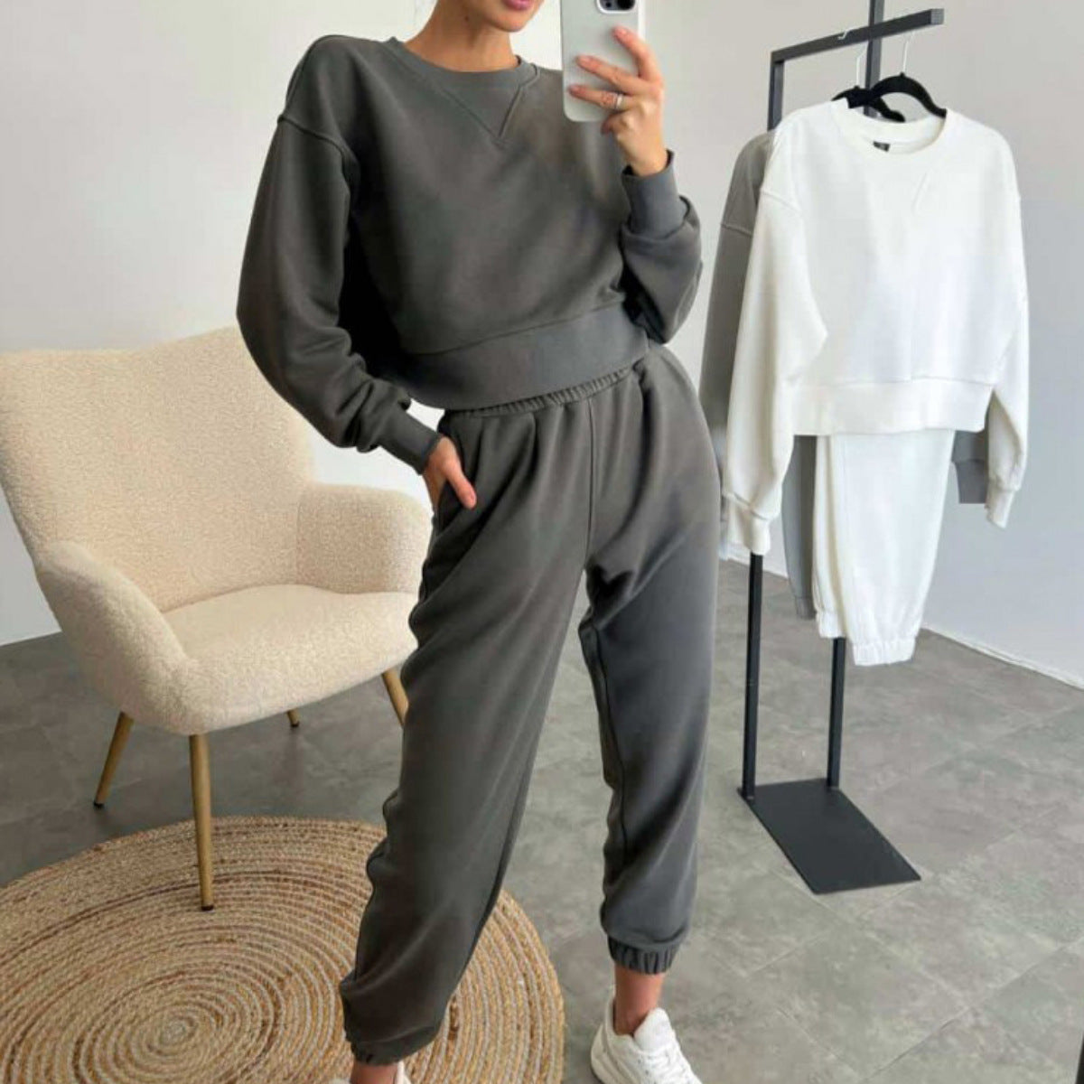 Damen entspannter Sweatanzug mit cropped Oberteil und elastischem Bund Stalluxe