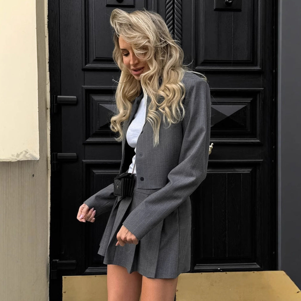 Damen modische Kurzjacke mit Klappen und passendem Rock Stalluxe