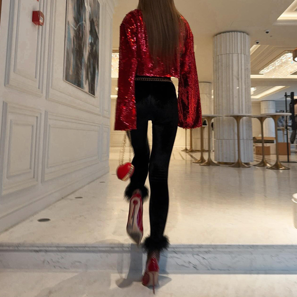 Damen Elegante Samtleggings mit auffälligen Kunstpelzdetails Stalluxe