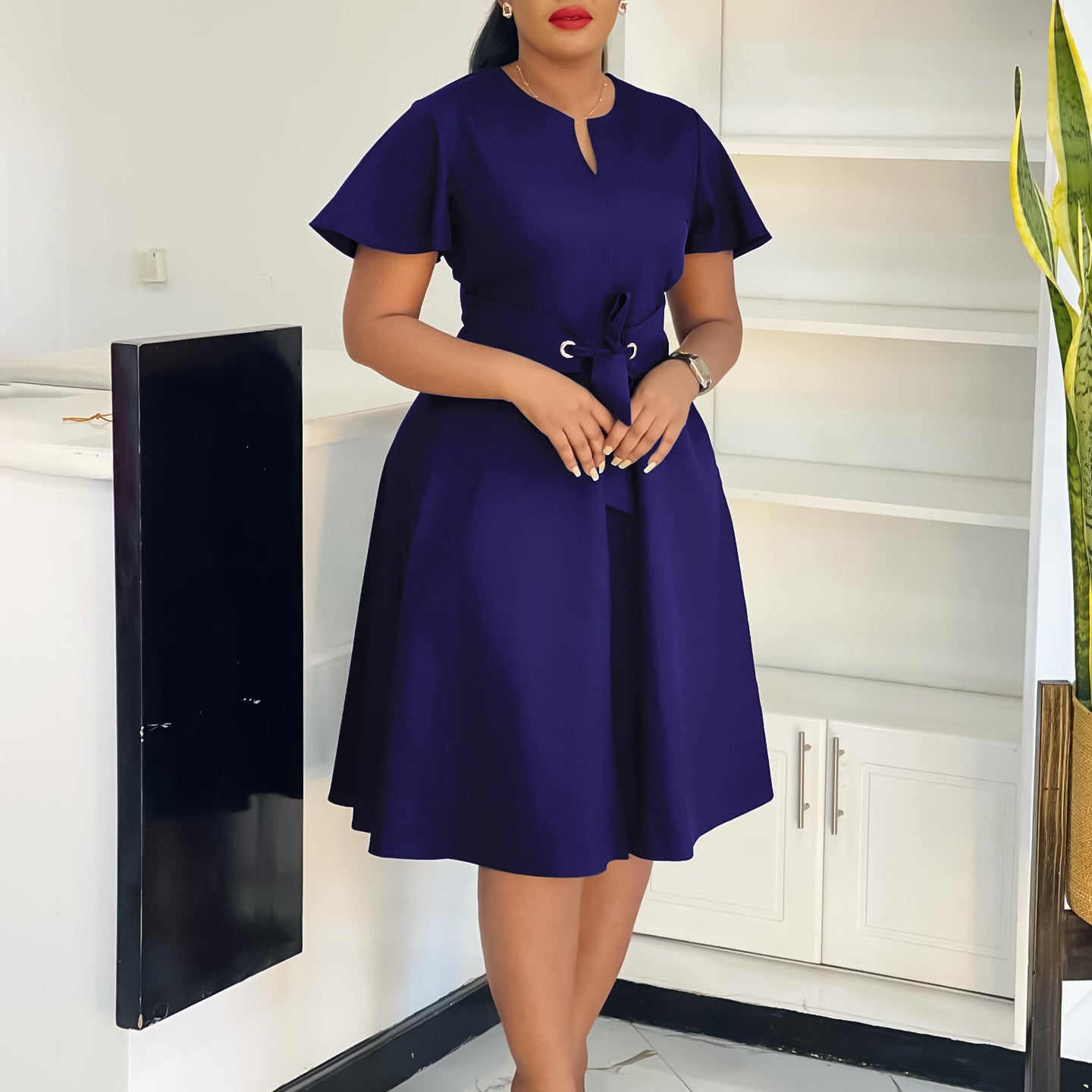 Damen Midi-Kleid mit eleganten Volantärmel und schickem Taillengürtel Stalluxe