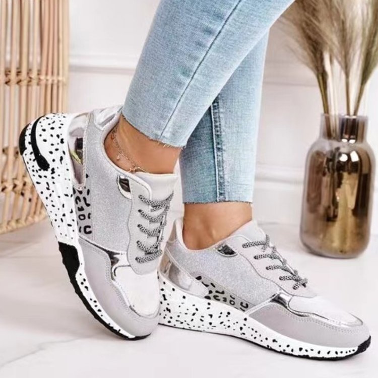 Damen Sportliche Sneakers mit glänzenden Akzenten und rutschfester Sohle Stalluxe