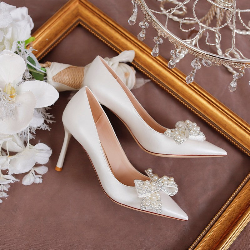 Damen Hochwertige Hochzeitspumps mit Perlenapplikation und raffiniertem Schleifendetail Stalluxe