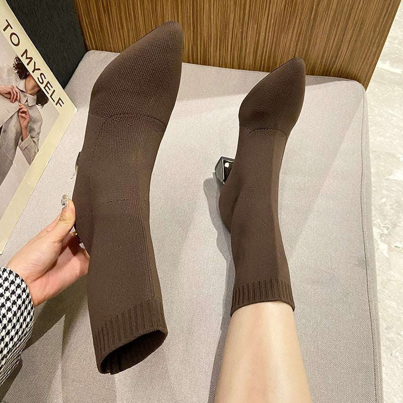 Damen Strickstiefeletten mit spitzem Design und elegantem Blockabsatz Stalluxe