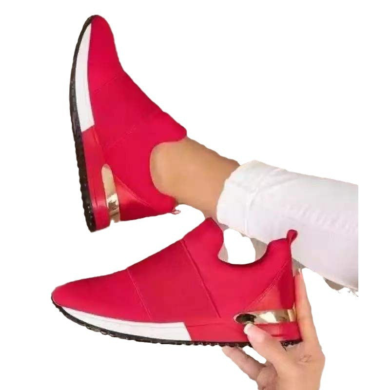 Damen sportliche Slip-On Sneakers mit elegantem Metallic-Detail Stalluxe