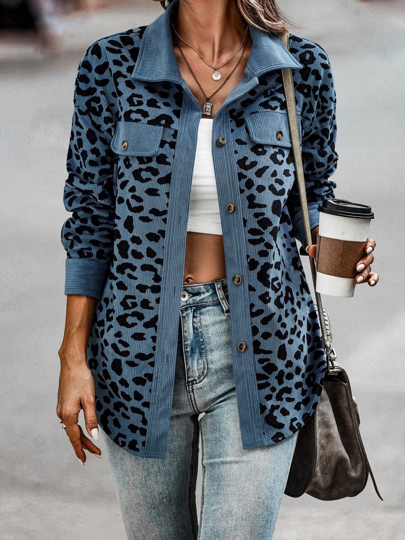Damen Freizeitjacke mit strukturiertem Leopardenmuster und praktischen Taschen Stalluxe