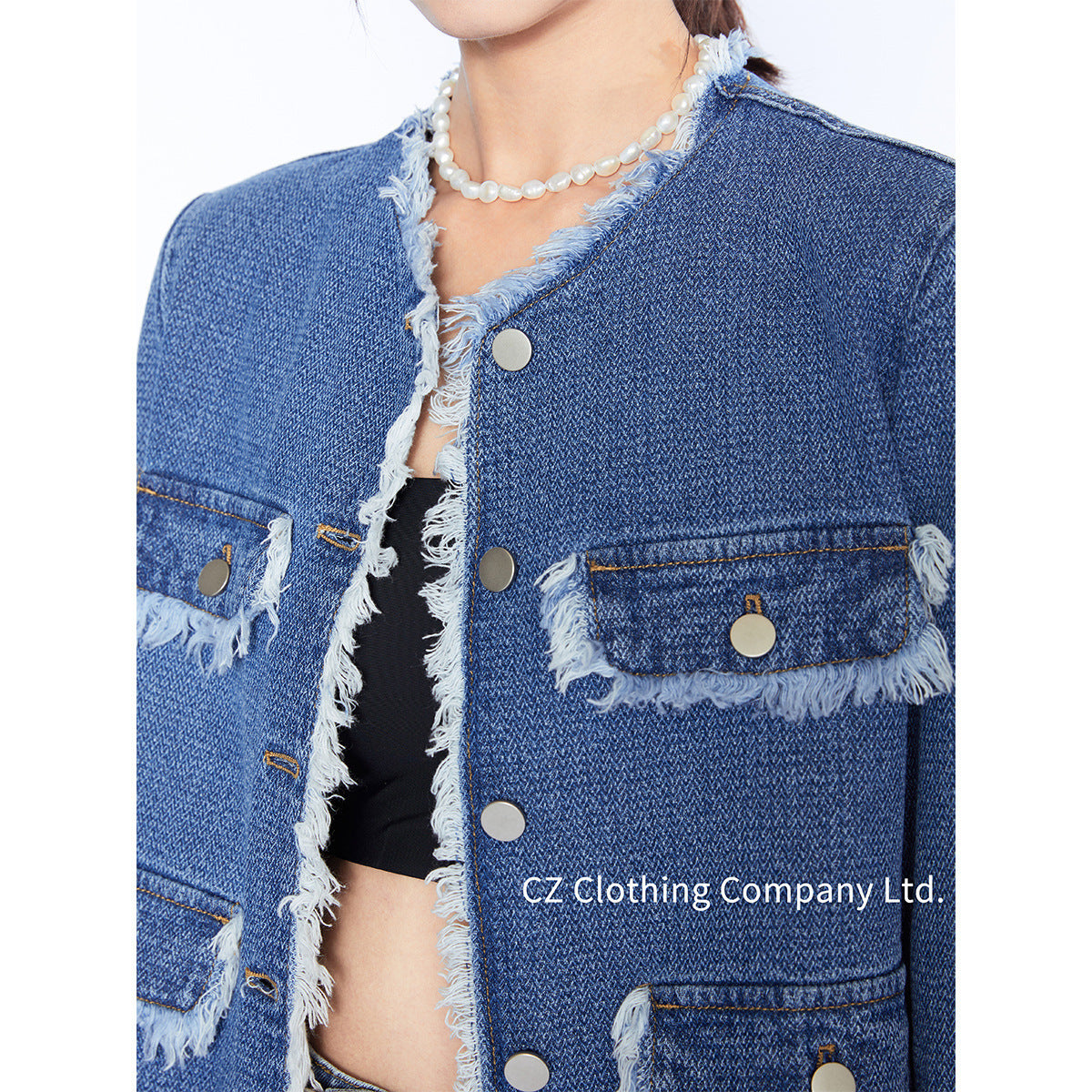 Damen Jeansjacke mit fransigen Details und eleganten Knopfverschlüssen Stalluxe