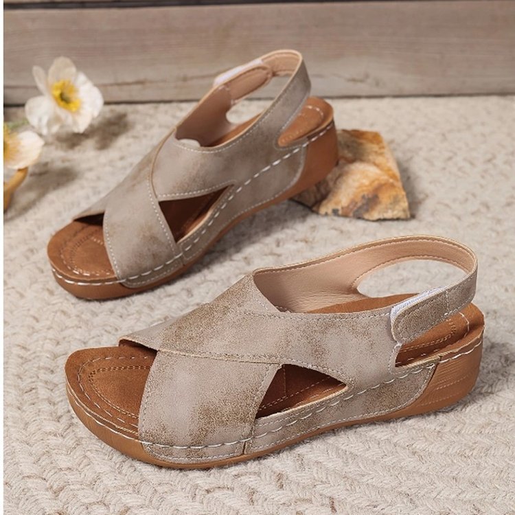 Damen elegante Resort-Sandalen mit bequemer Fußsohle und modischem Verschlusssystem Stalluxe