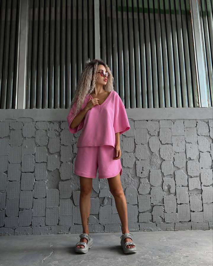 Damen lässiges V-Ausschnitt Set mit bequemen Shorts und oversized Oberteil Stalluxe