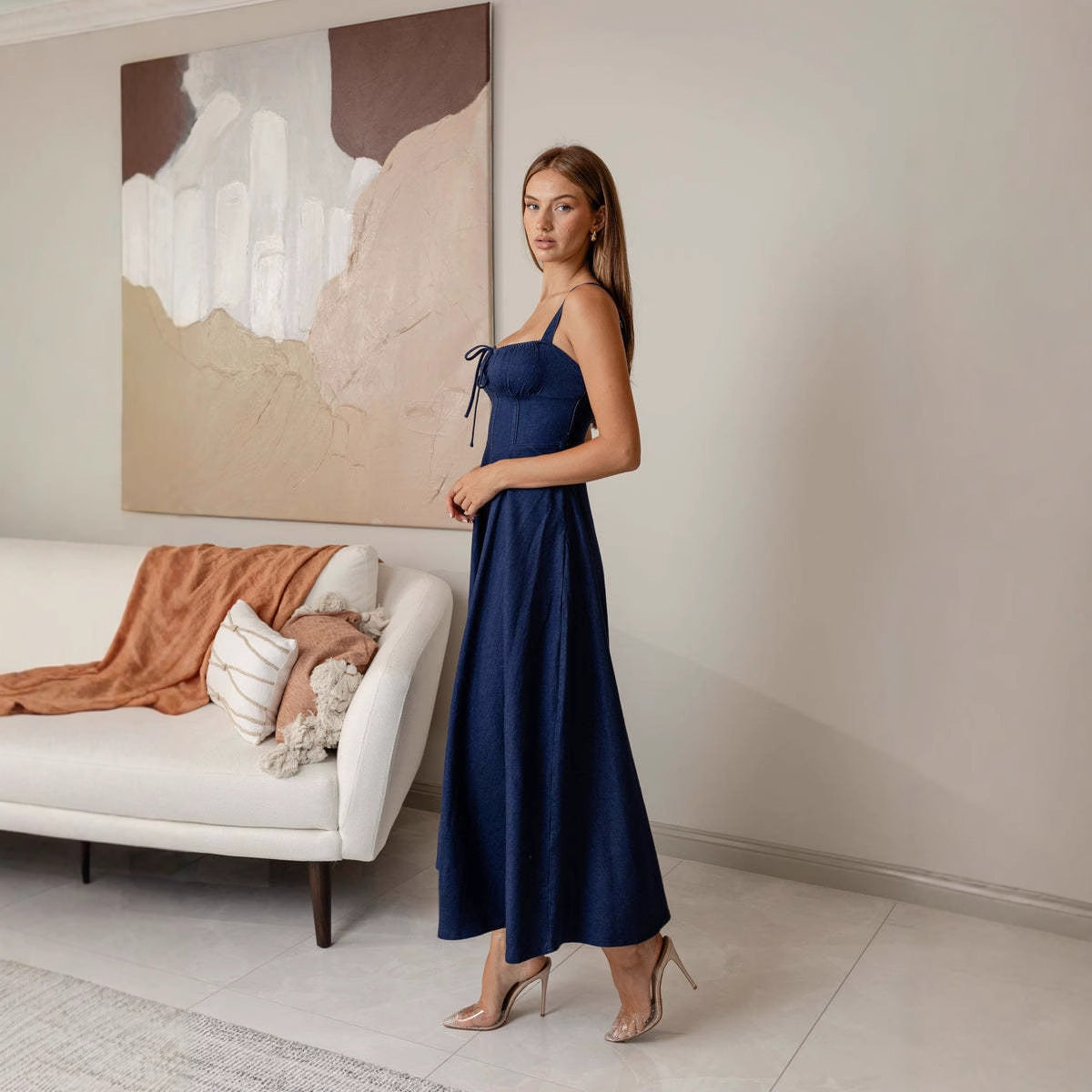 Damen Maxikleid mit verstellbaren Trägern und raffinierten Details Stalluxe