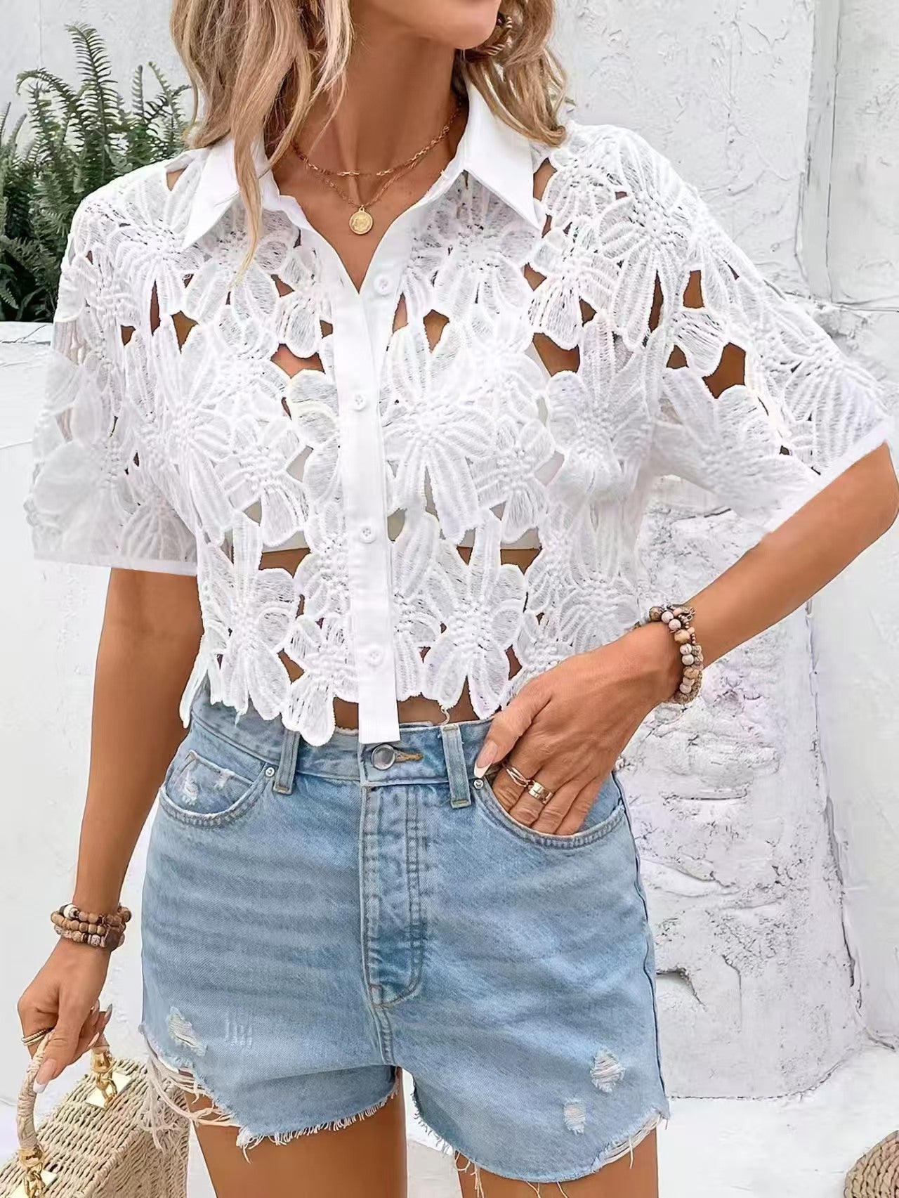 Damen luftige Bluse mit floralem Häkelmuster und geschlossenen Knopfleisten Stalluxe