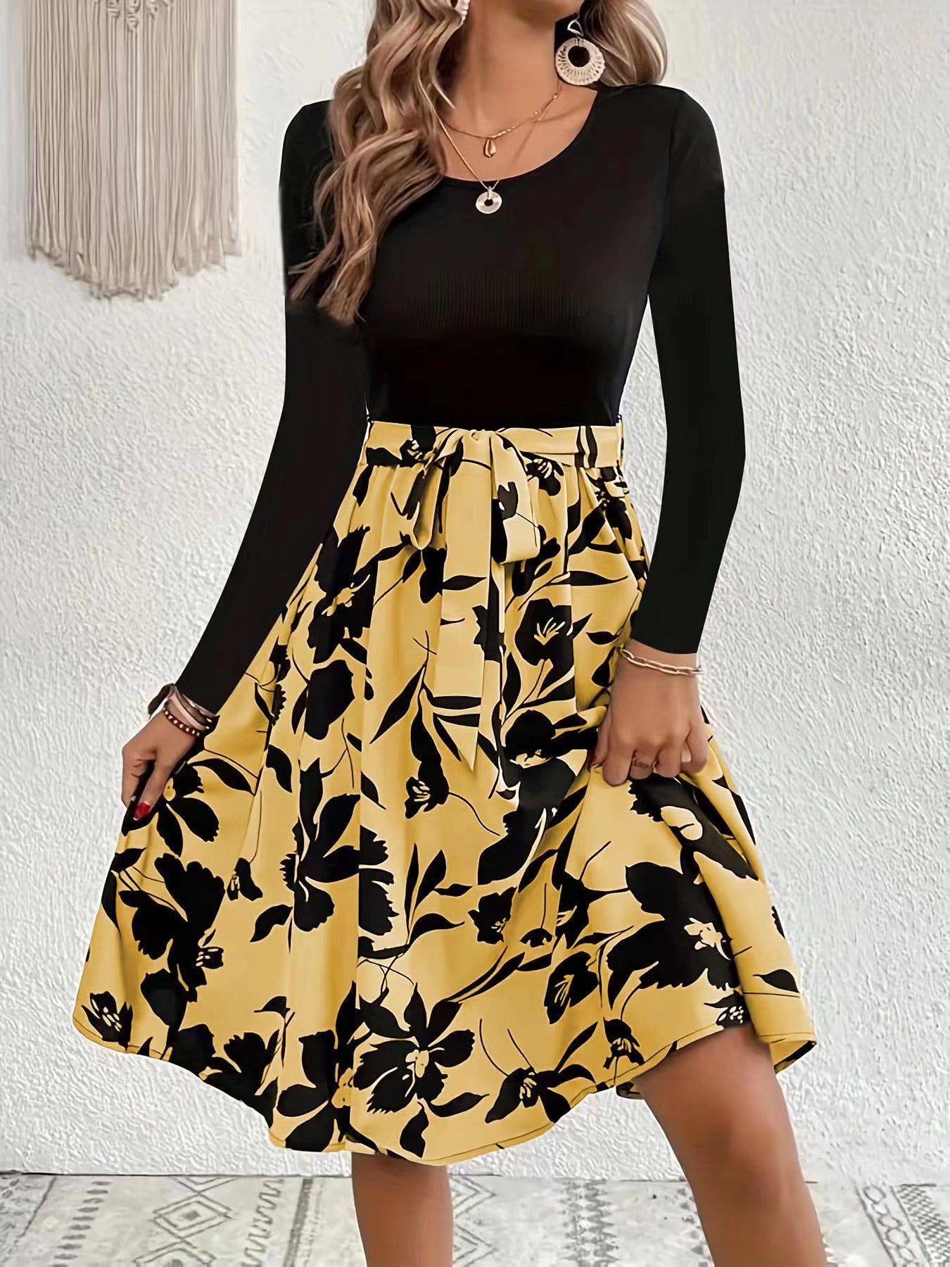 Damen Elegantes Midikleid mit floralem Print und gesmoktem Oberteil Stalluxe