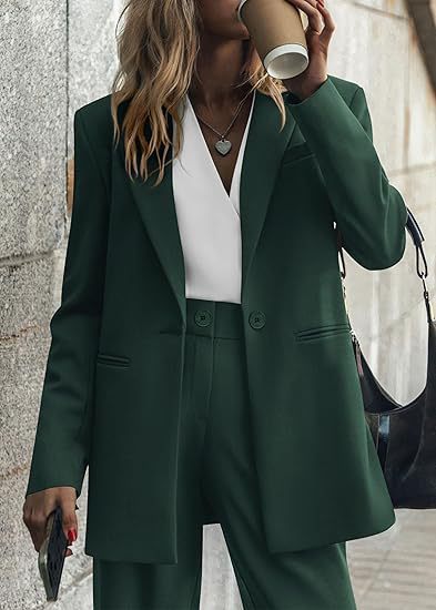 Damen Elegantes Anzugset mit taillierter Silhouette und modernen Akzenten Stalluxe