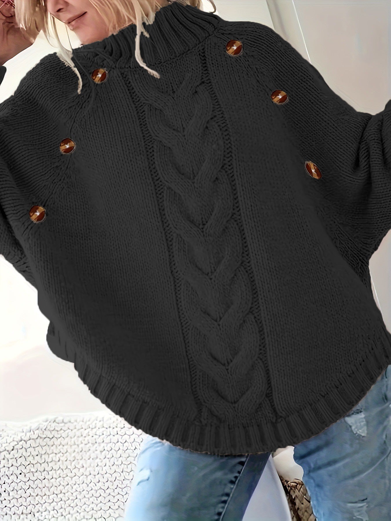 Damen Lockere Strickpullover mit hohem Kragen und dekorativen Knöpfen Stalluxe