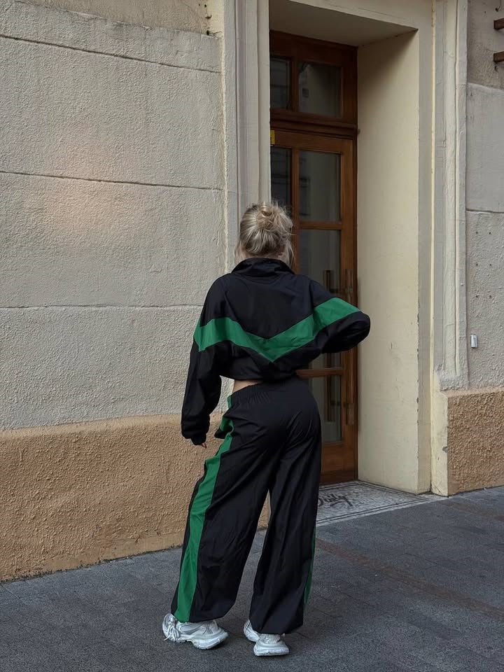 Damen sportlicher Funktionsanzug mit hohem Kragen und elastischen Bündchen Stalluxe