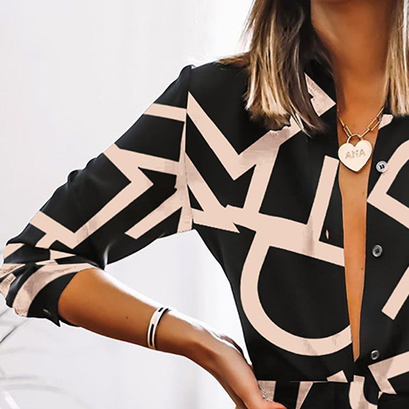 Damen Langarm Kleid mit grafischem Muster und elegantem Wickeldesign Stalluxe