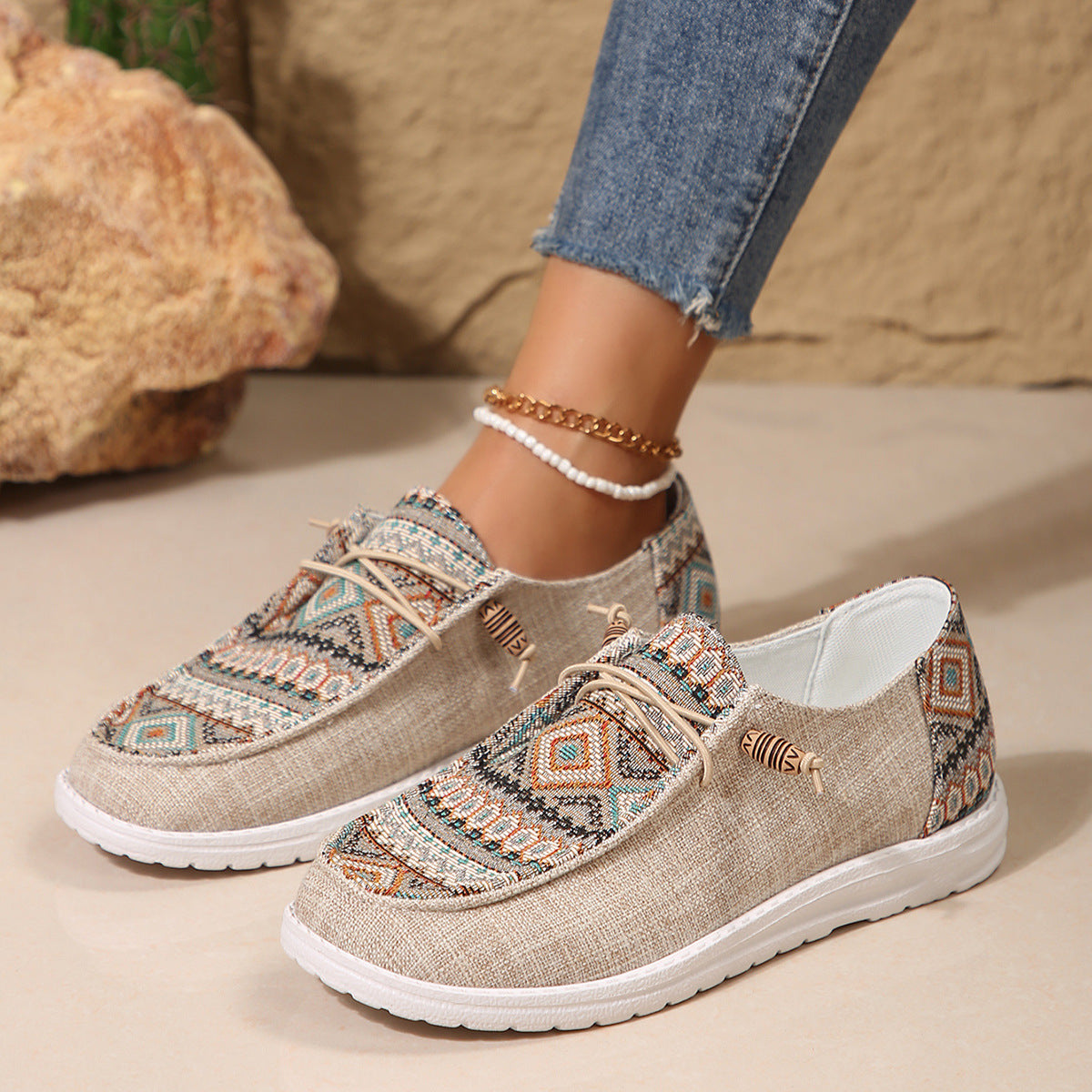 Damen Freizeitliche Slip-On Sneakers mit buntem Ethno-Muster Stalluxe