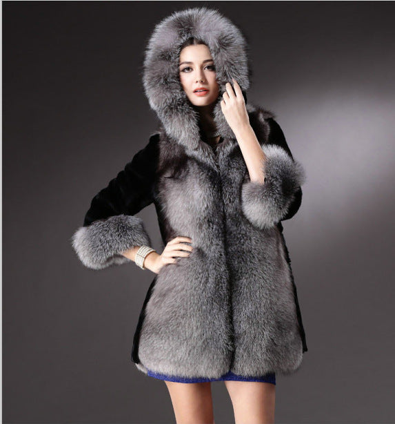 Damen Luxus Kunstpelzjacke mit Kapuze und dekorativen Details Stalluxe