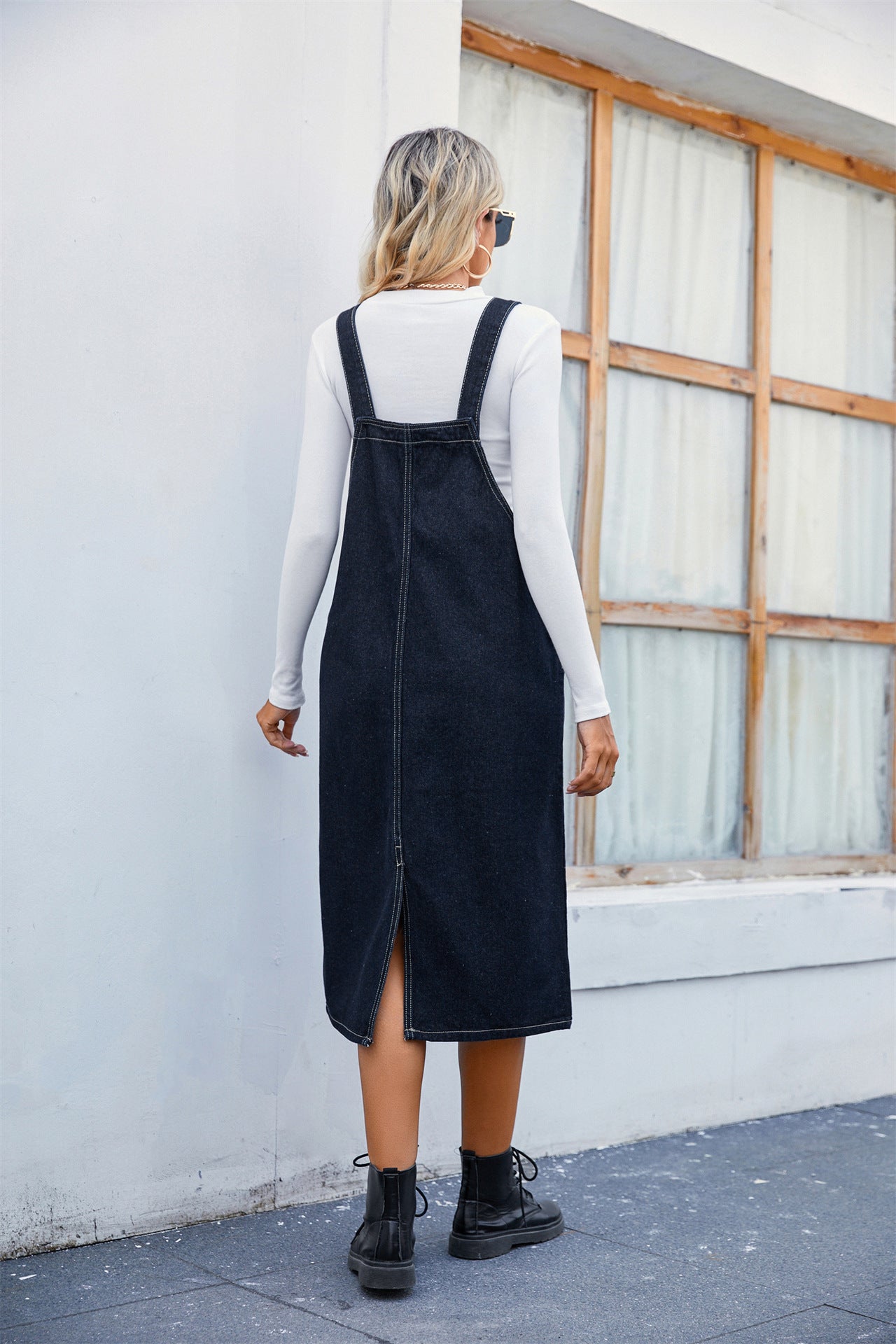 Damen Denim-Latzkleid mit praktischen Seitentaschen und modernem Schnitt Stalluxe