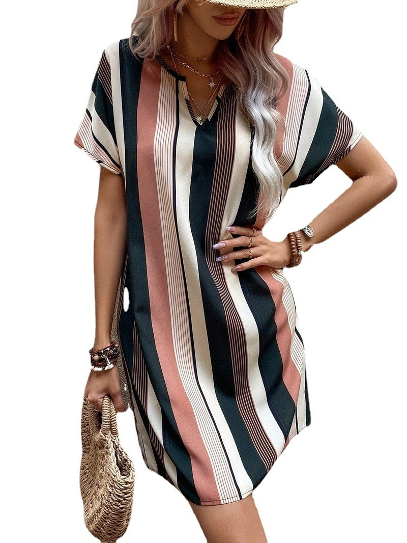 Damen Strandkleid mit weit geschnittenen Ärmeln und elegantem V-Ausschnitt Stalluxe