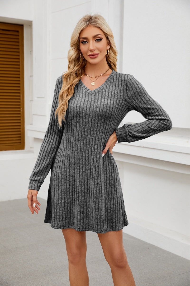 Damen enganliegendes Strickkleid mit V-Ausschnitt und feinem Rippdesign Stalluxe