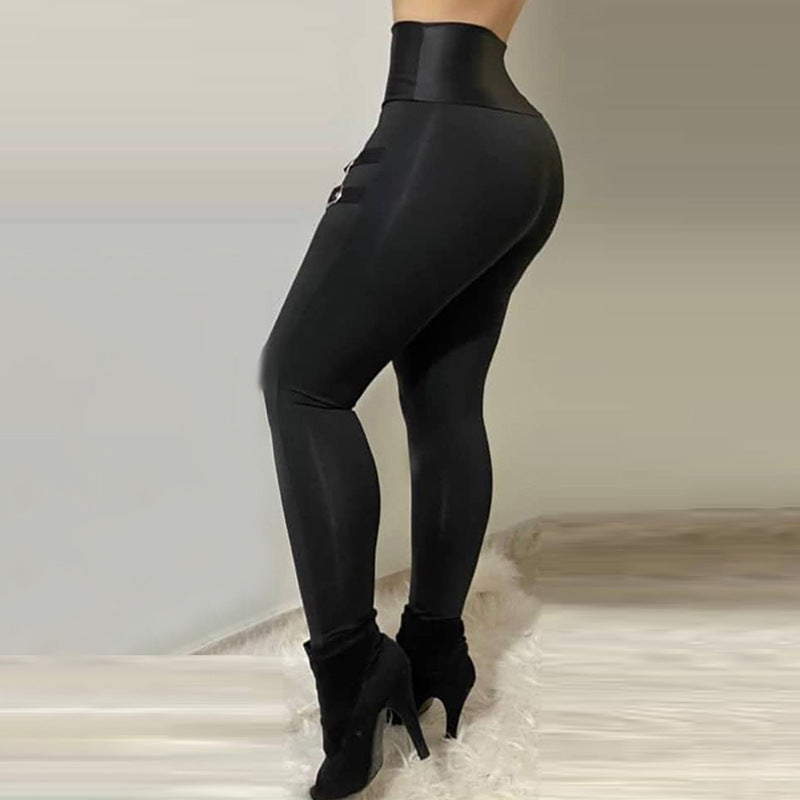 Damen Figurbetonte Kunstleder-Leggings mit Schnallen-Details Stalluxe