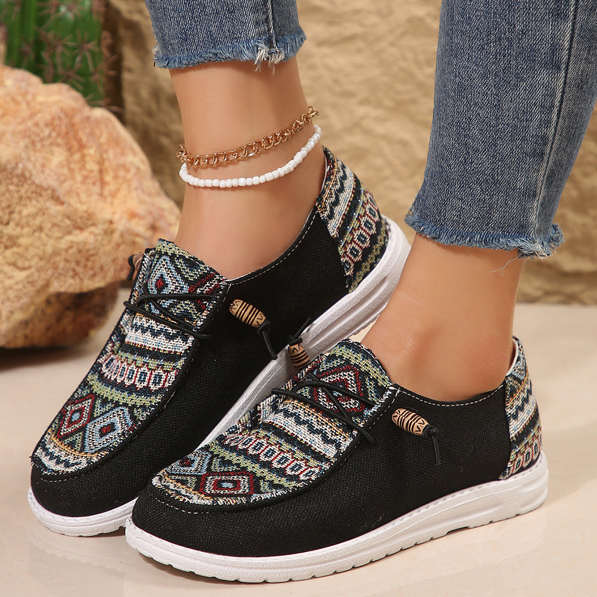 Damen Freizeitliche Slip-On Sneakers mit buntem Ethno-Muster Stalluxe