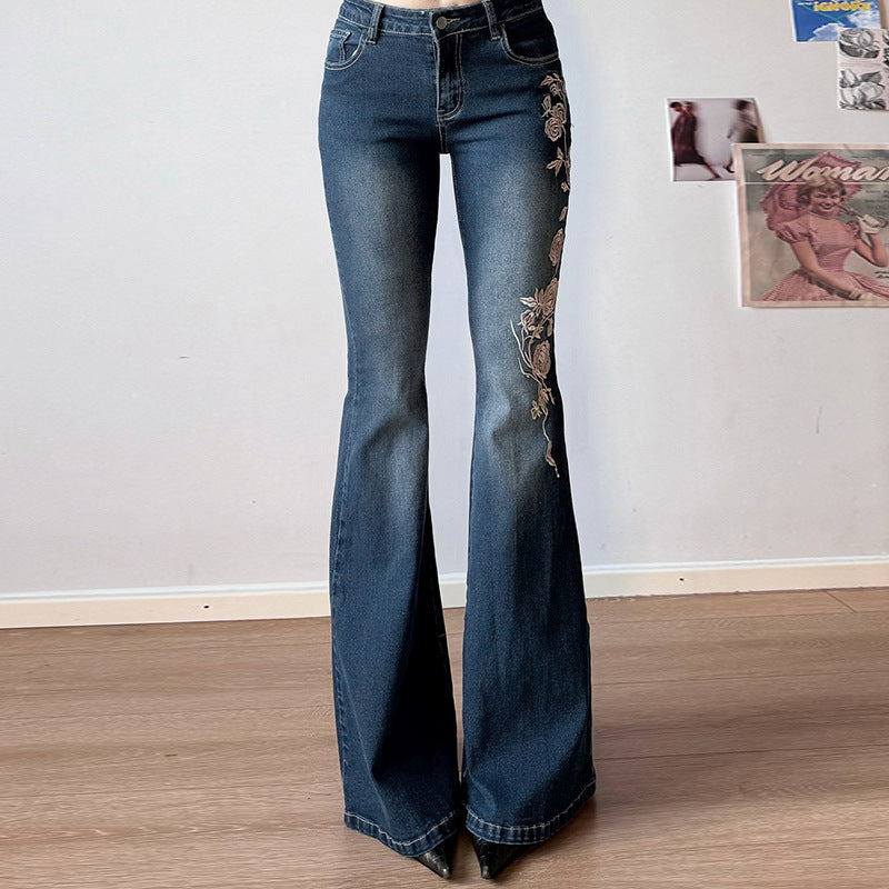 Damen ausgestellte Jeans mit floralen Applikationen Stalluxe