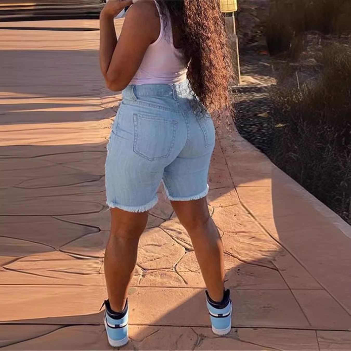 Damen Jeans-Shorts mit buntem Muster und stylishen Ausfransen Stalluxe