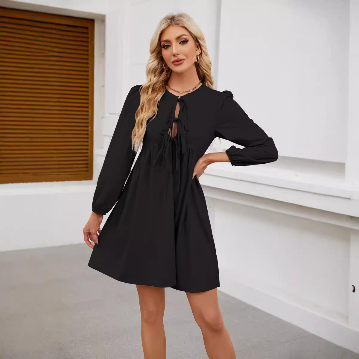 Damen verspielt tailliertes Kleid mit Schleifenöffnung und Puffärmeln Stalluxe