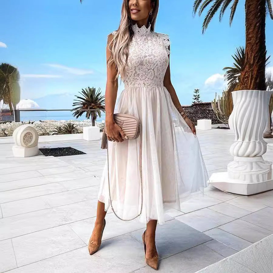 Damen Elegantes Spitzenkleid mit hochgeschlossenem Ausschnitt und transparenter Rockpartie Stalluxe