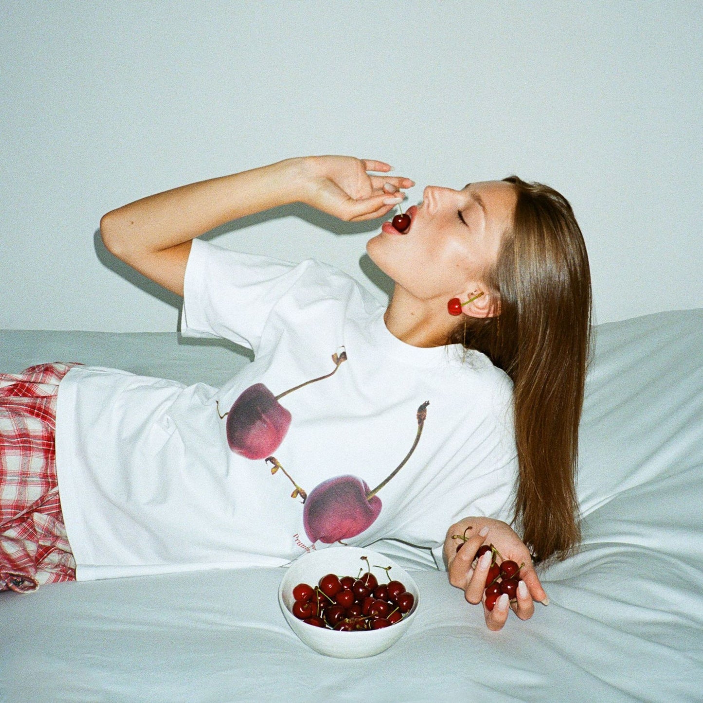 Damen T-Shirt mit kreativem Kirschmotiv und lässigem Schnitt Stalluxe