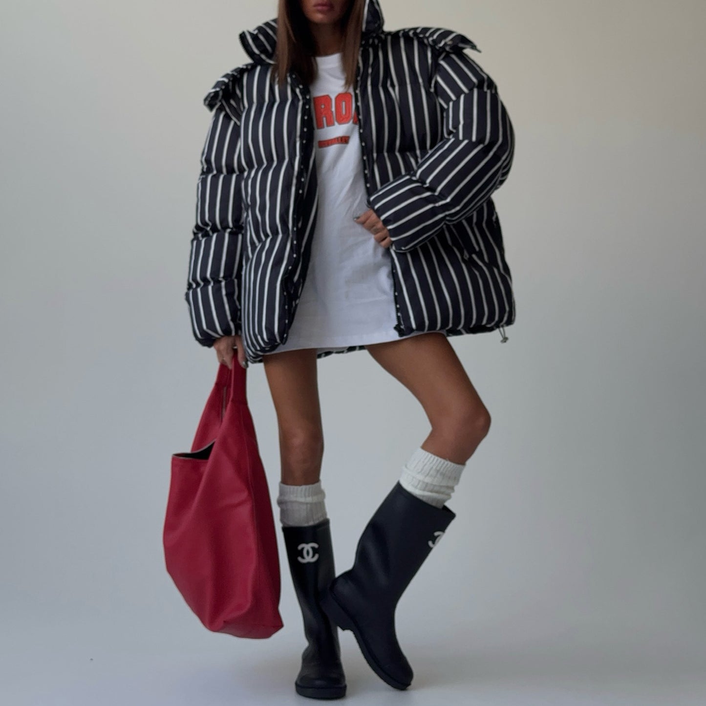 Damen gestreifte Daunenjacke mit hohem Kragen und voluminösem Schnitt Stalluxe