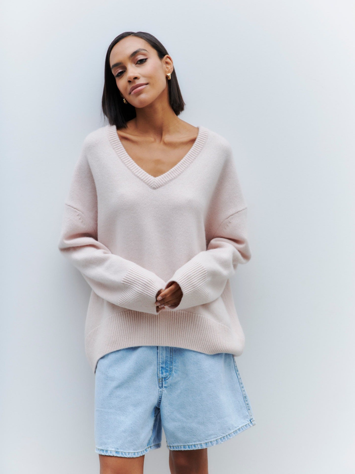 Damen Viskose-Pullover mit tiefem V-Ausschnitt und breiten Bündchen Stalluxe