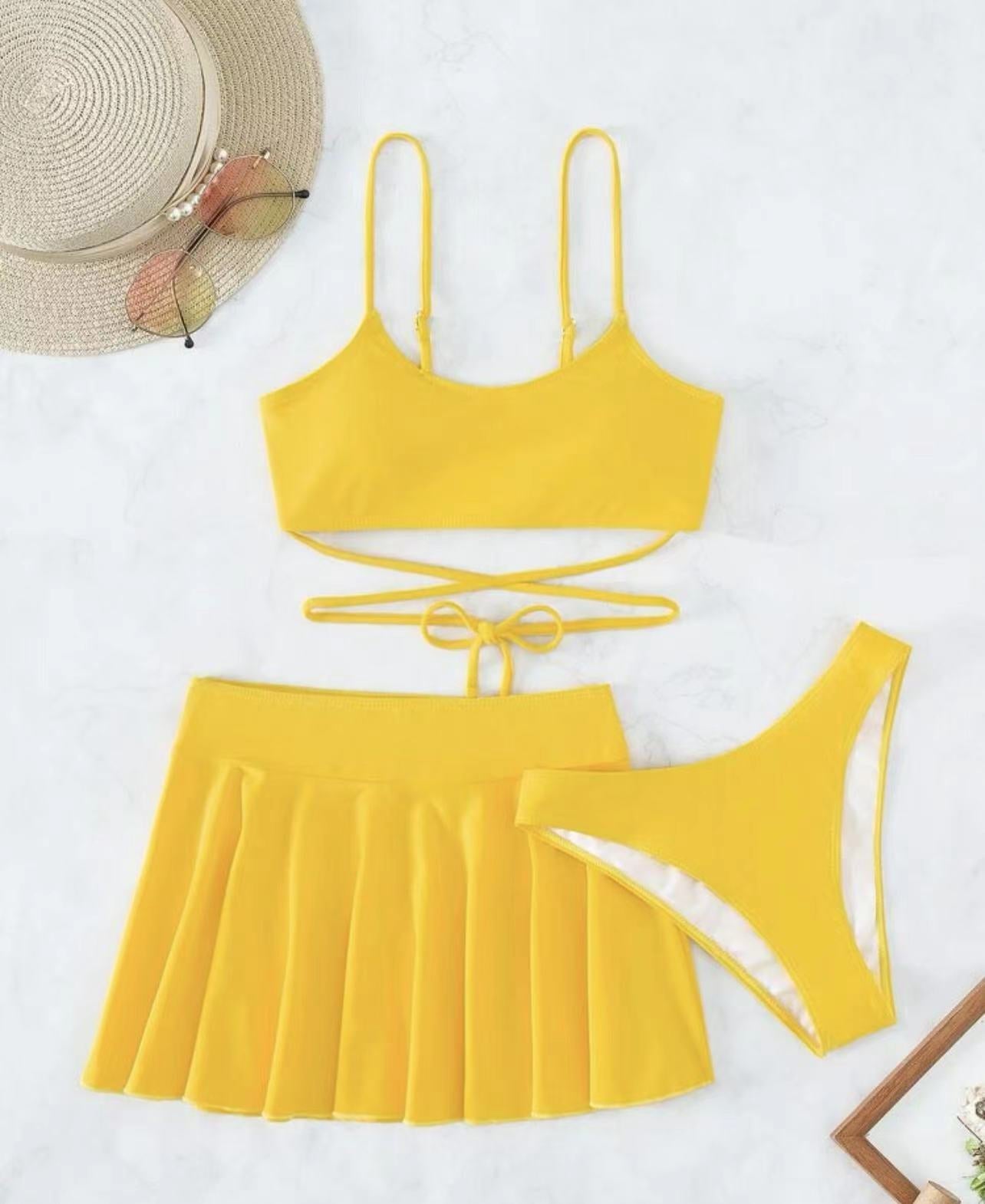 Damen Bikini-Set mit verspielt geschnittenem Oberteil und femininer Wickelrock-Shorts Stalluxe